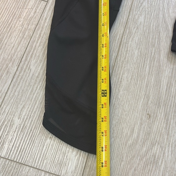 Athleta Mesh Capri Sonar Black Leggings size Small - Picture 13 of 14